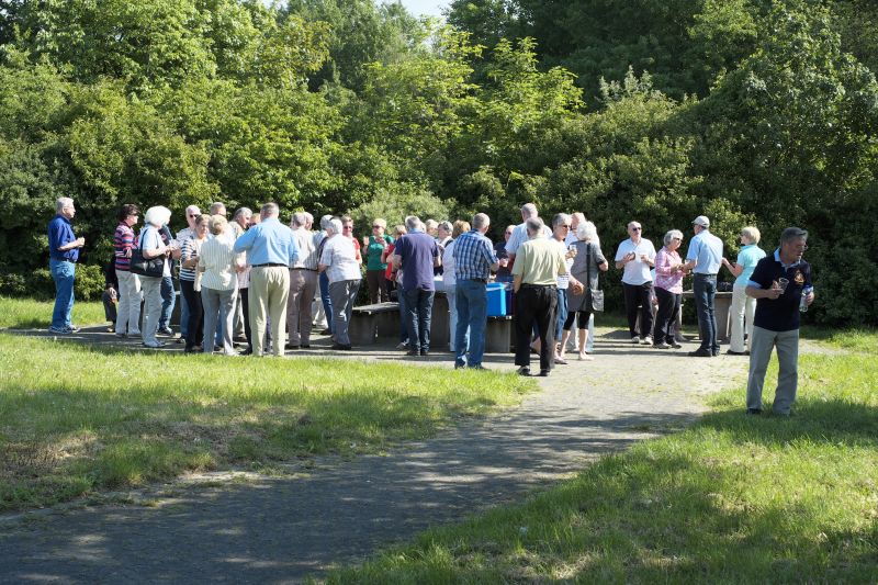 DSCF2781.jpg - Sekt und Brezeln auf dem Rasthof Hunnsrück.